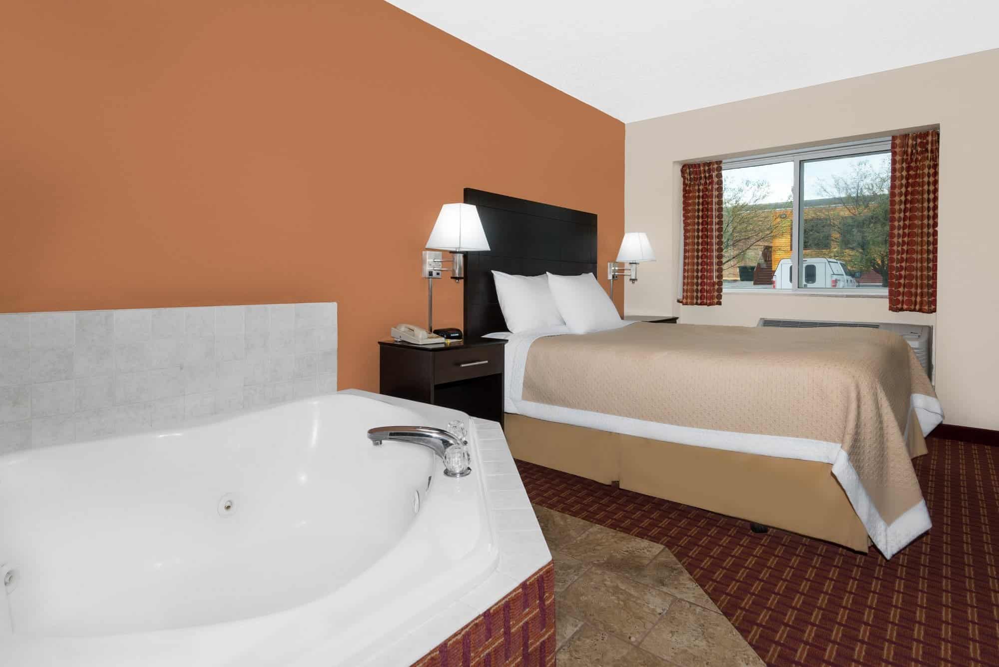 Days Inn by Wyndham Ames has jacuzzi suites