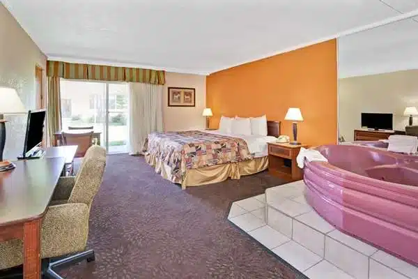 Days Inn by Wyndham Ann Arbor has jacuzzi suites