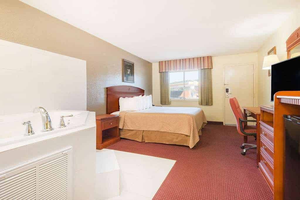 Days Inn by Wyndham Paintsville has jacuzzi suites