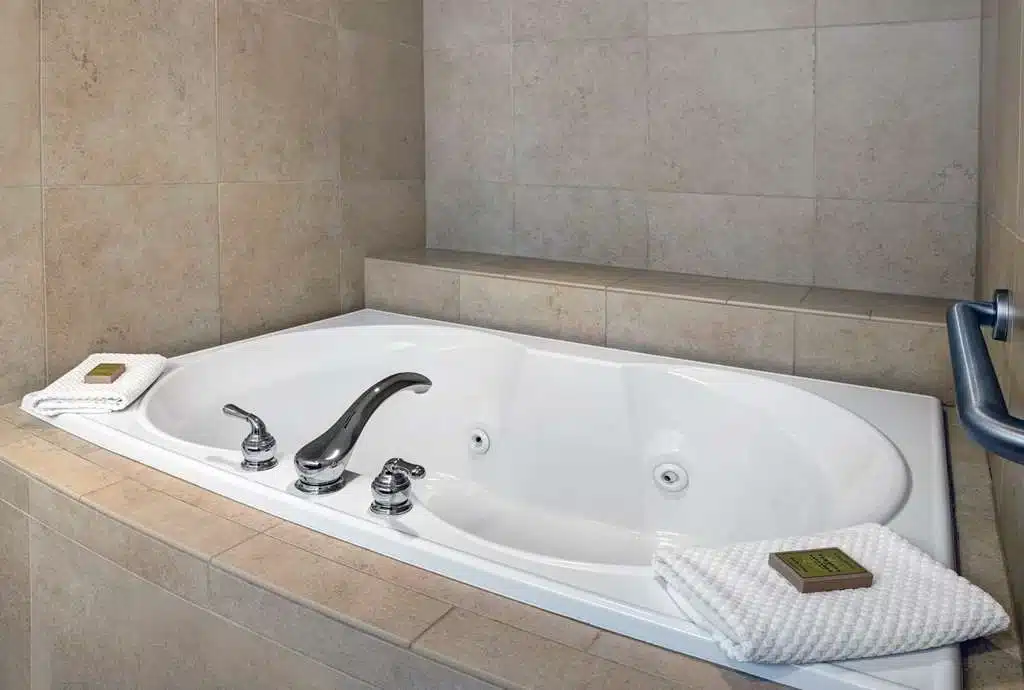 DoubleTree by Hilton Hotel Grand Junction has jacuzzi suites