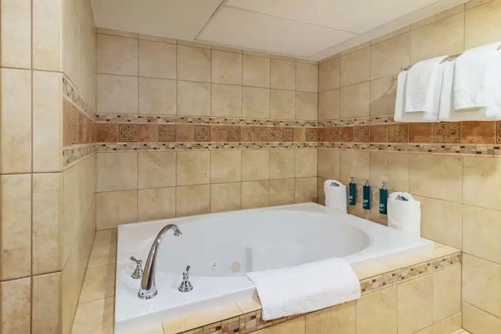DoubleTree by Hilton Hotel Lawrence has jacuzzi suites