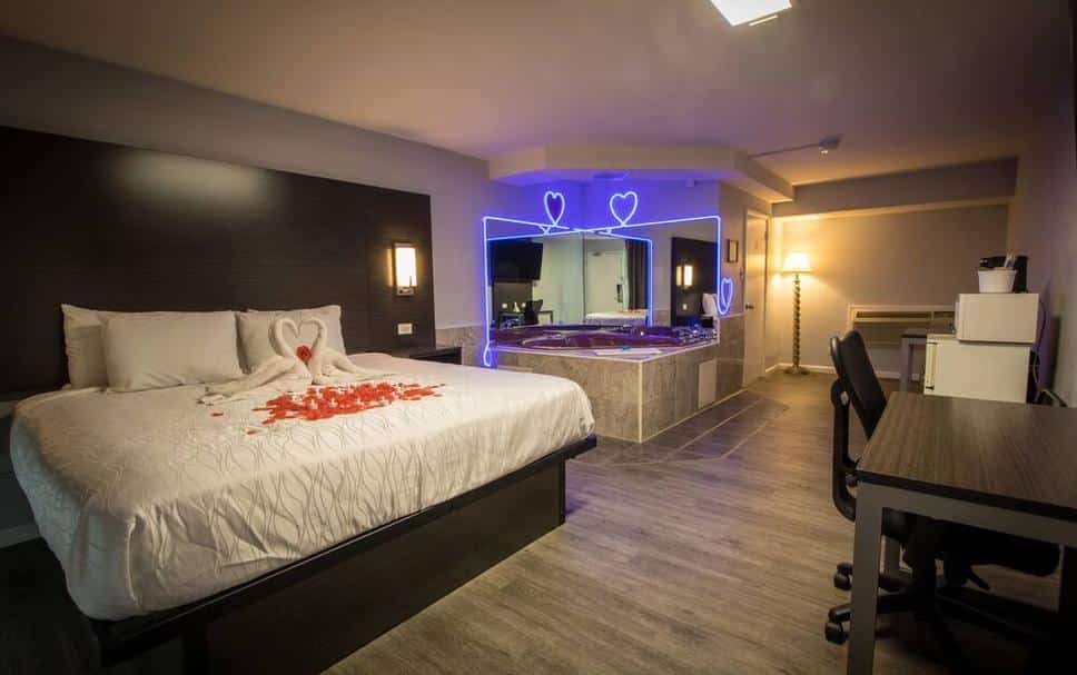 Envi Boutique Hotel has jacuzzi suites