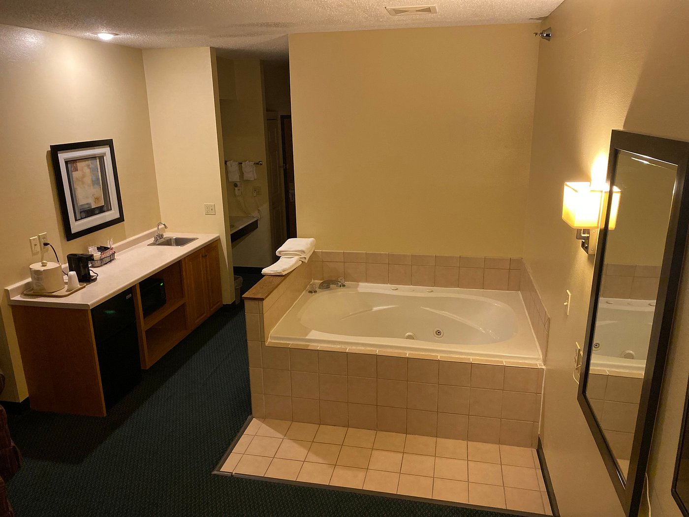 FairBridge Inn & Suites Glendive has jacuzzi suites