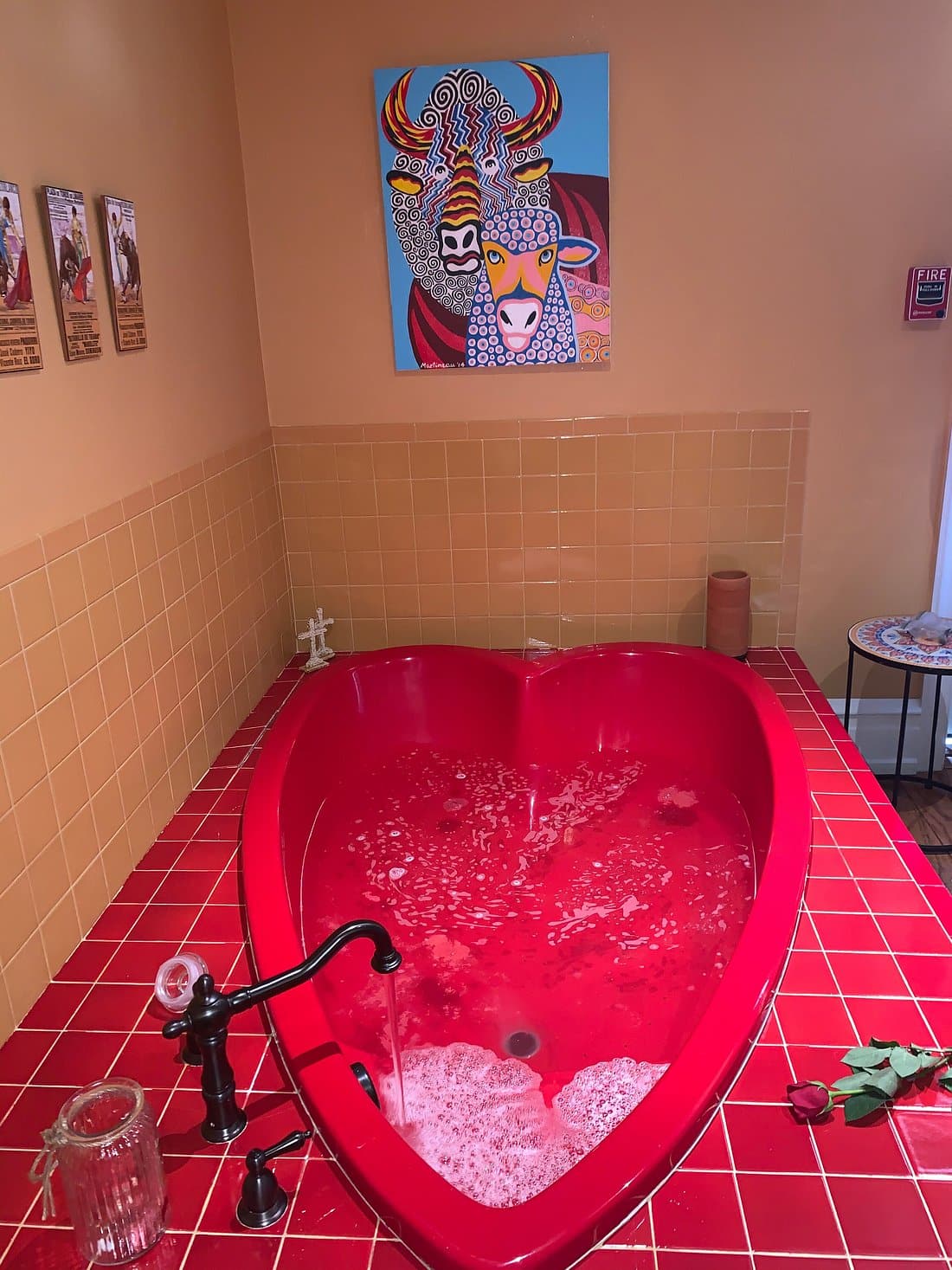 Grace Manor Bed and Breakfast has jacuzzi suites