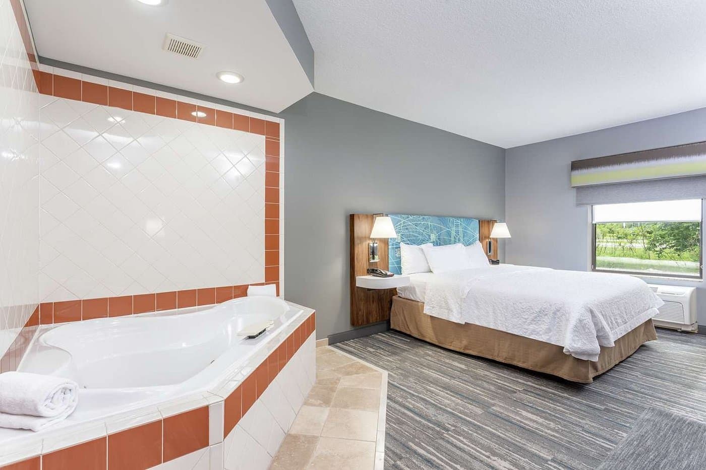 Hampton Inn Auburn has jacuzzi suites