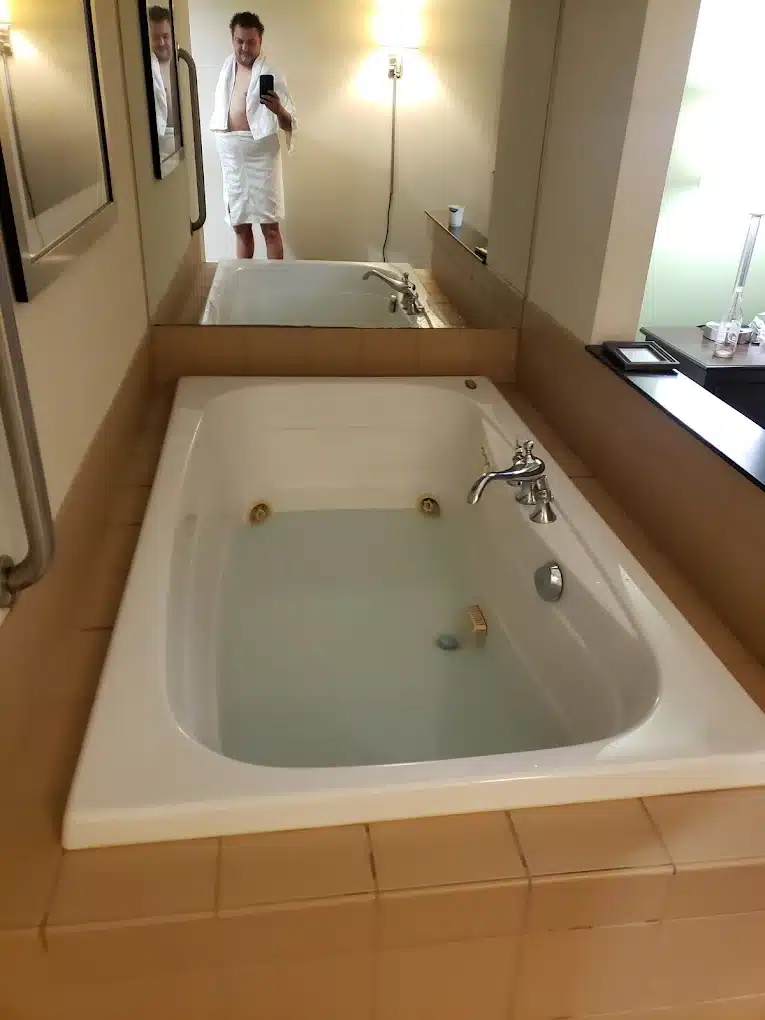 Hampton Inn & Suites Hazard has jacuzzi suites