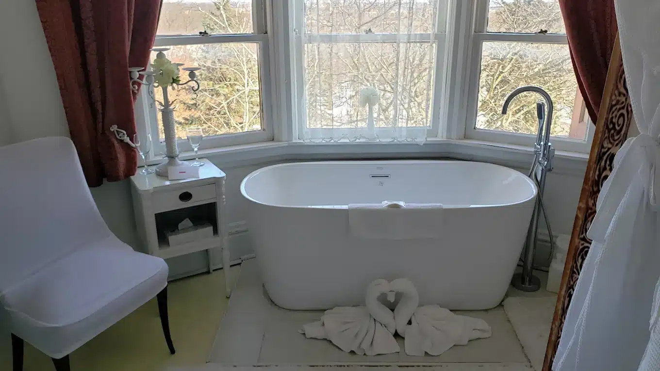 Henderson Castle has suites with in-room hot tub