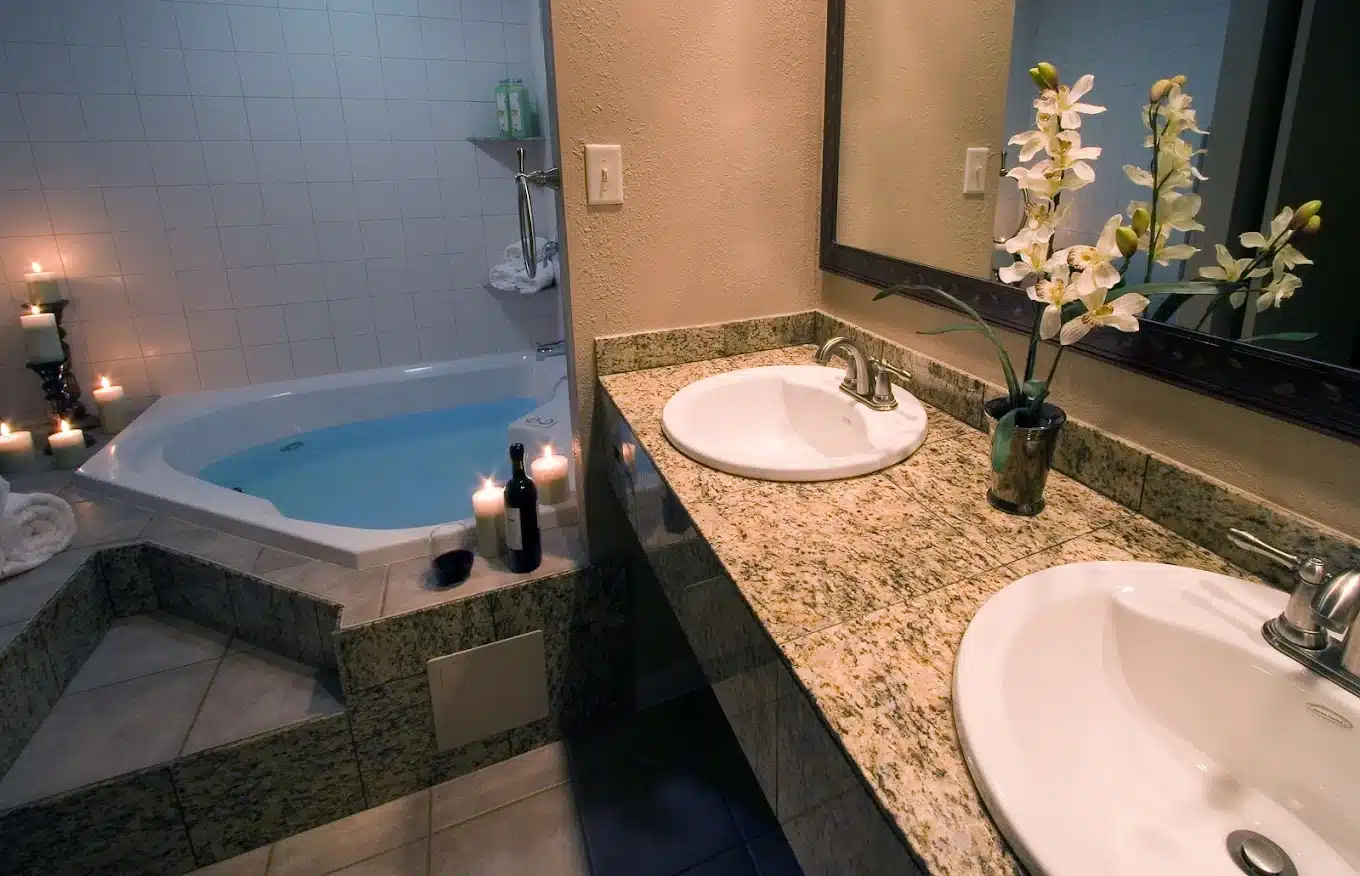 Heritage Inn Great Falls has jacuzzi suites