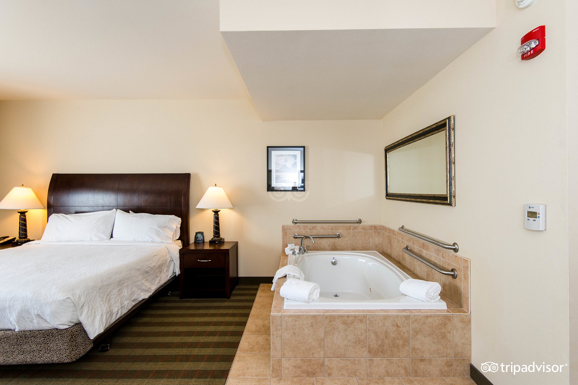 Hilton Garden Inn Kalispell has jacuzzi suites