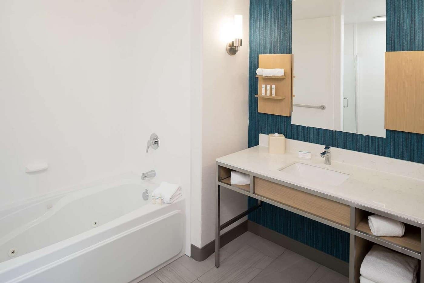 Hilton Garden Inn Sioux City Riverfront has jacuzzi suites
