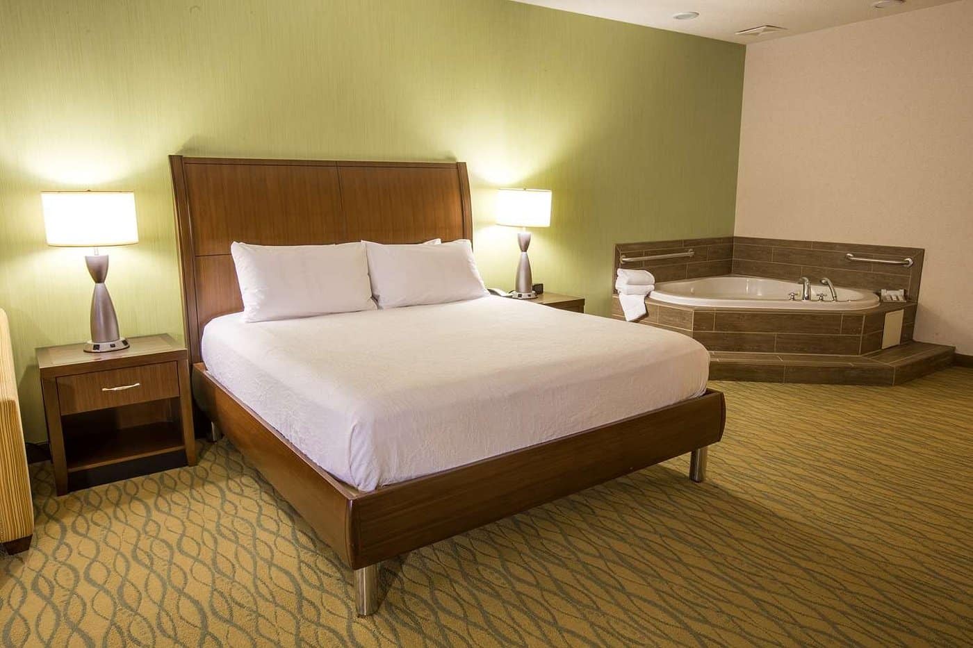 Hilton Garden Inn State College has jacuzzi suites