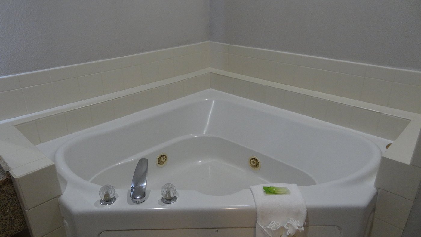 Holiday Inn Express Kansas City – Bonner Springs