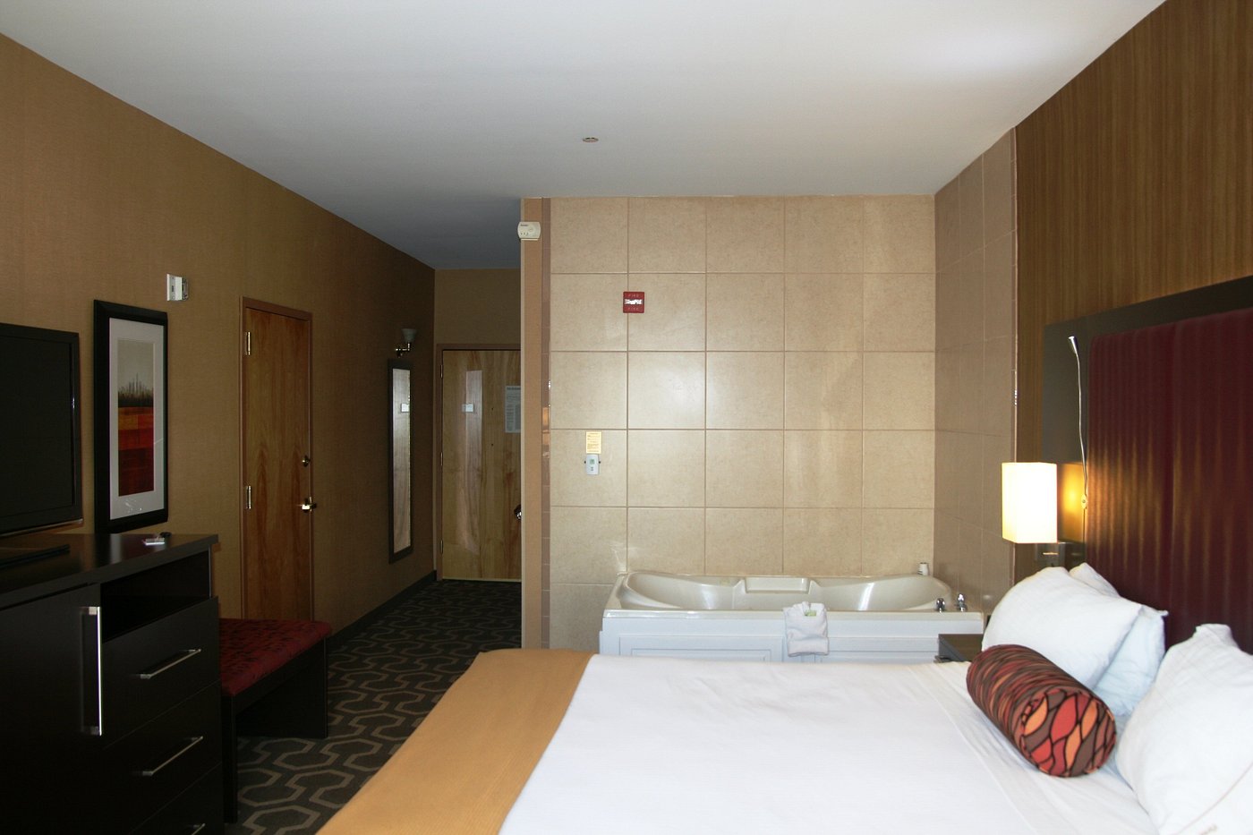 Holiday Inn Express & Suites Vineland Millville