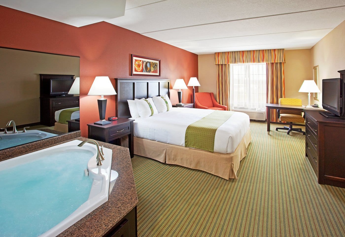Holiday Inn Midland by IHG MI has jacuzzi suites