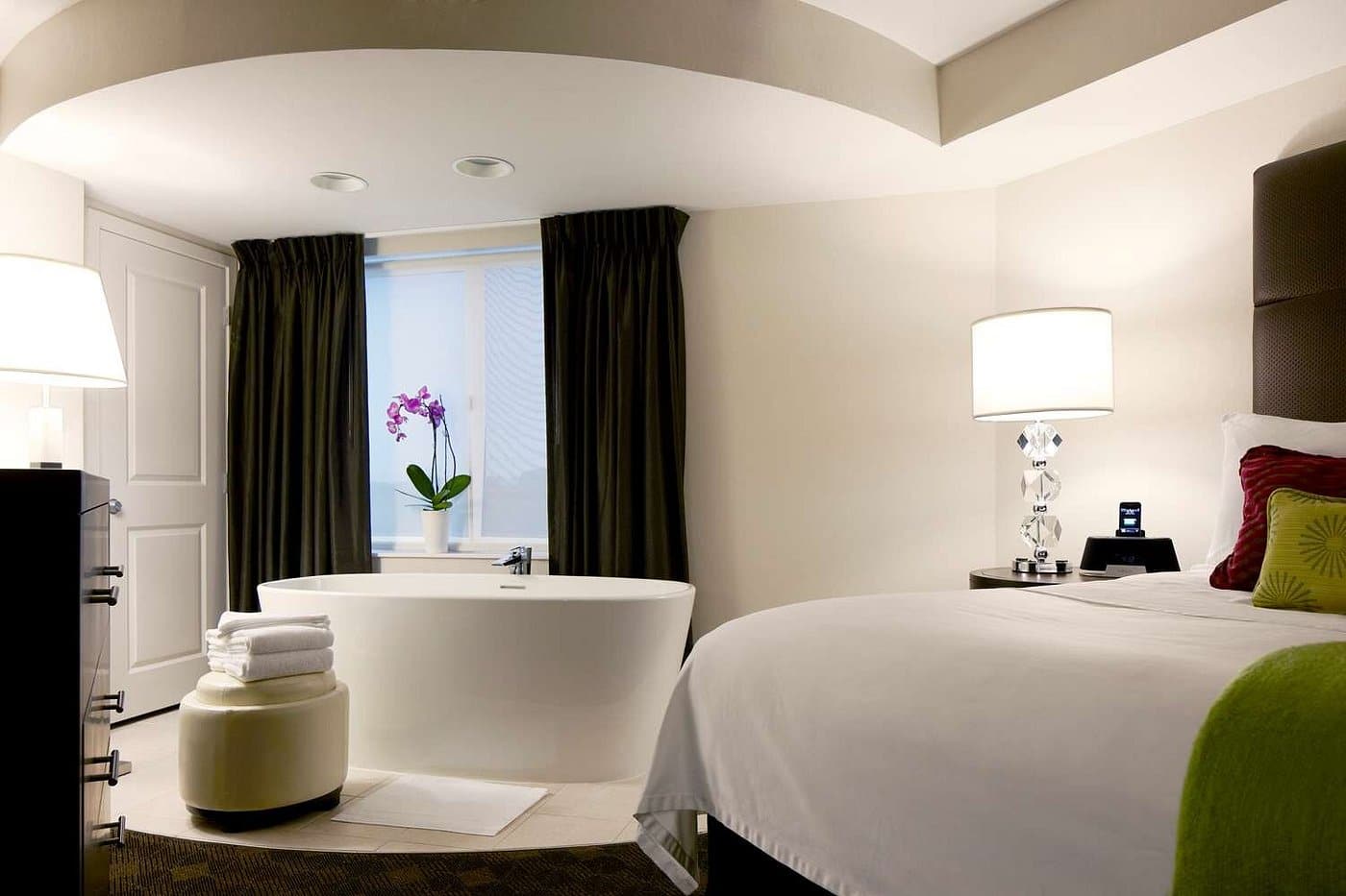 Hyatt House Philadelphia/King of Prussia has suites with private spa tub
