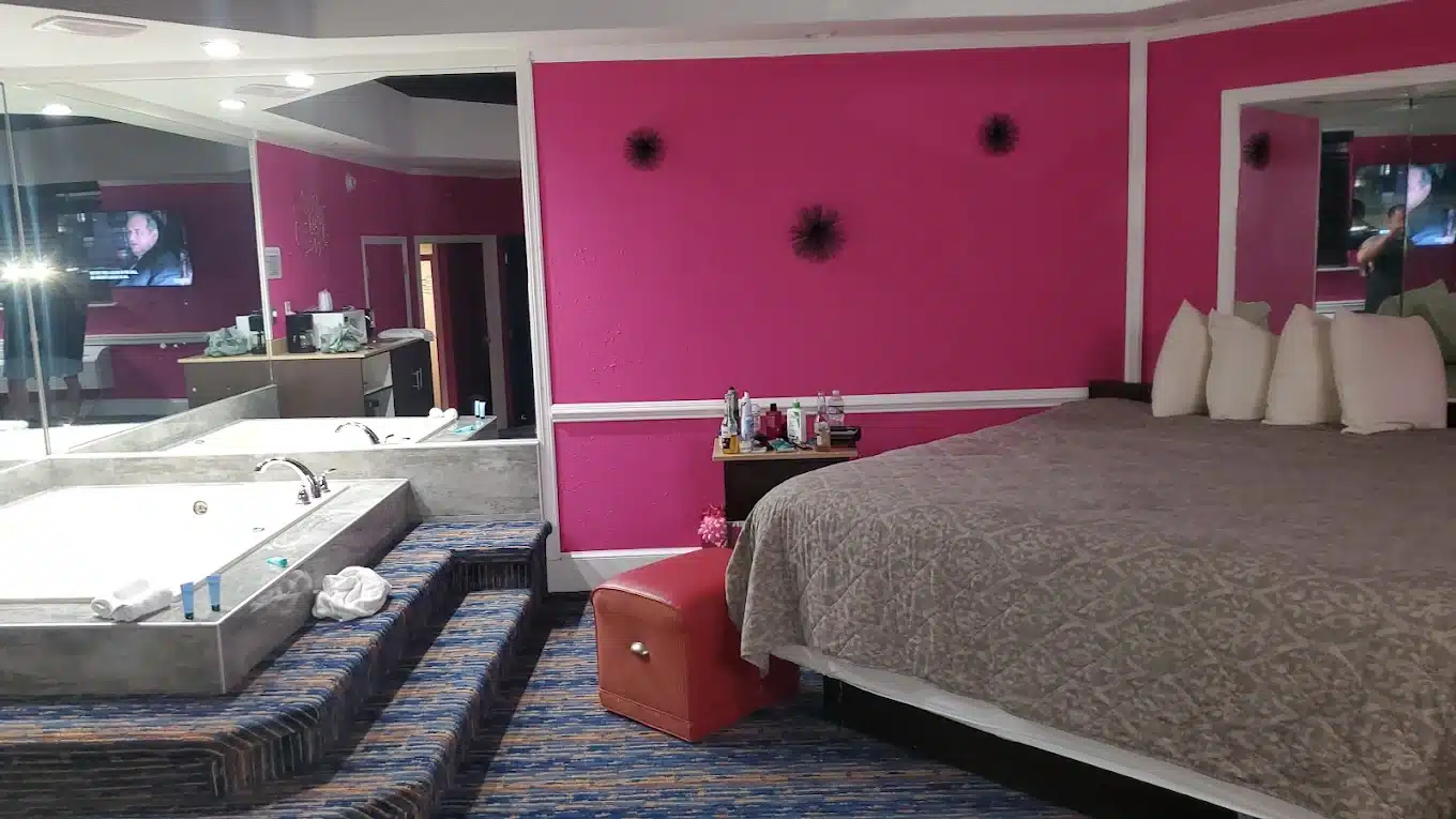 Inn of the Dove has jacuzzi suites