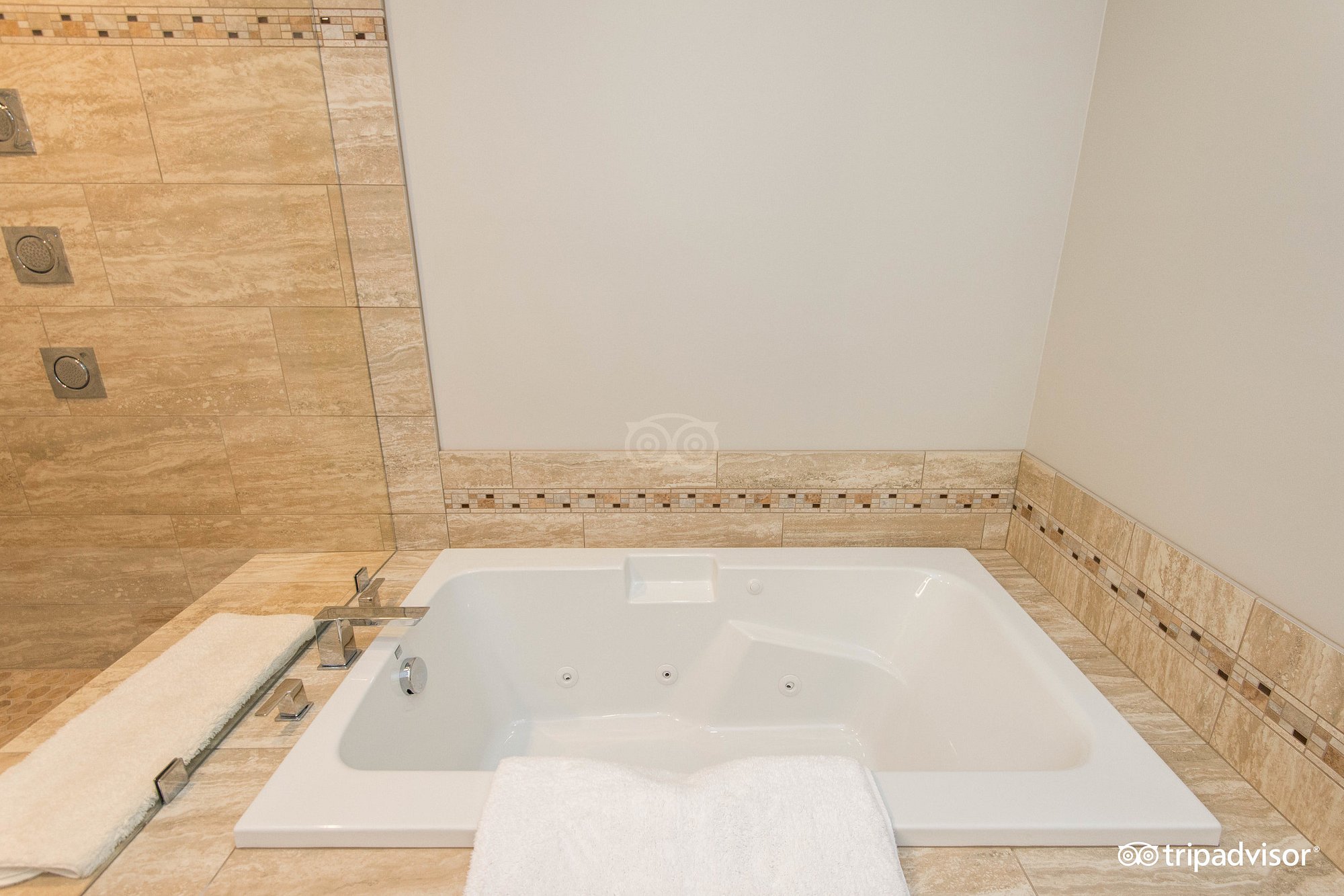 KwaTaqNuk Resort & Casino has jacuzzi suites