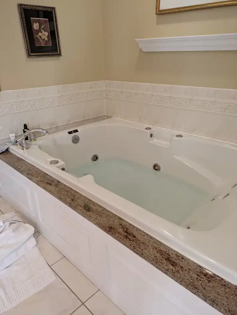 Lambertville House has jacuzzi suites