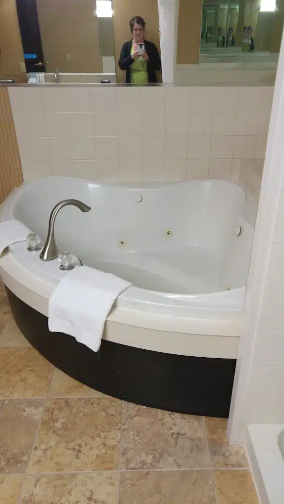 Larkspur Landing Carlisle has jacuzzi suites