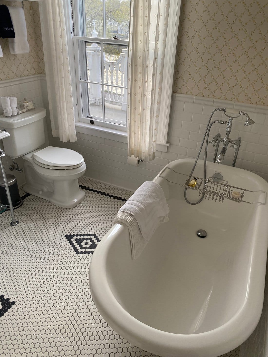 Margin Street Inn has suites with clawfoot tub