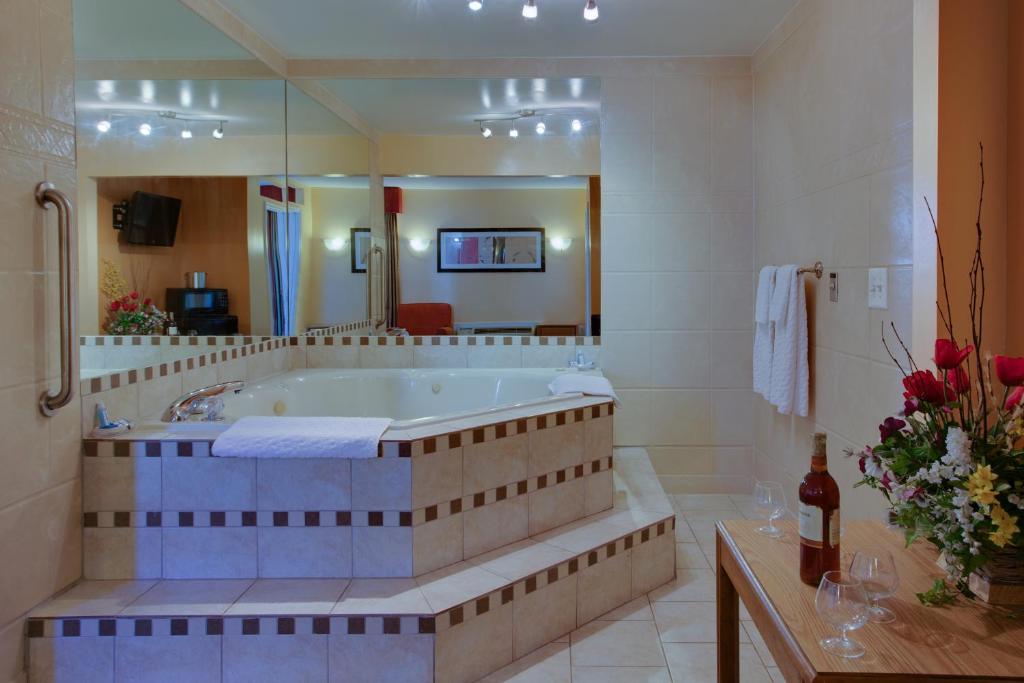 Master Suites Hotel has jacuzzi suites