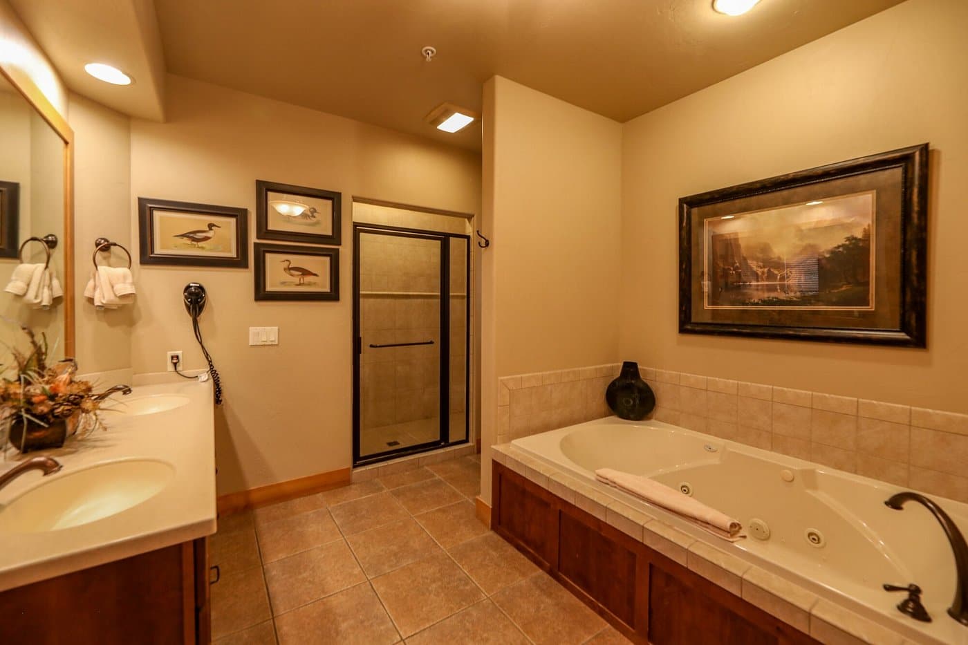 Meadow Lake Resort & Condos has jacuzzi suites