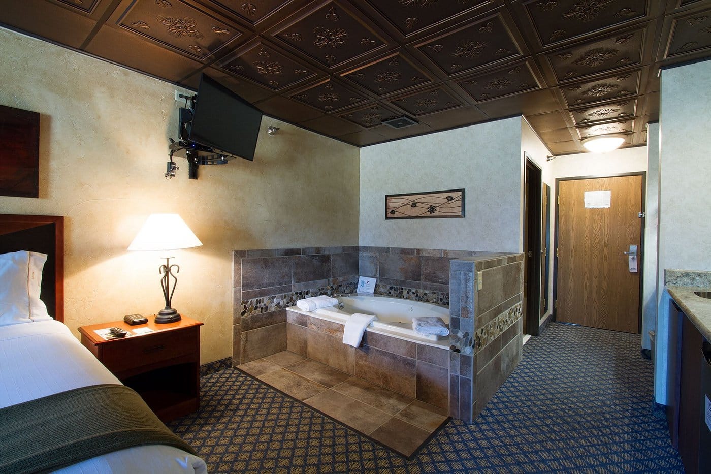 Miles City Hotel & Suites has jacuzzi suites
