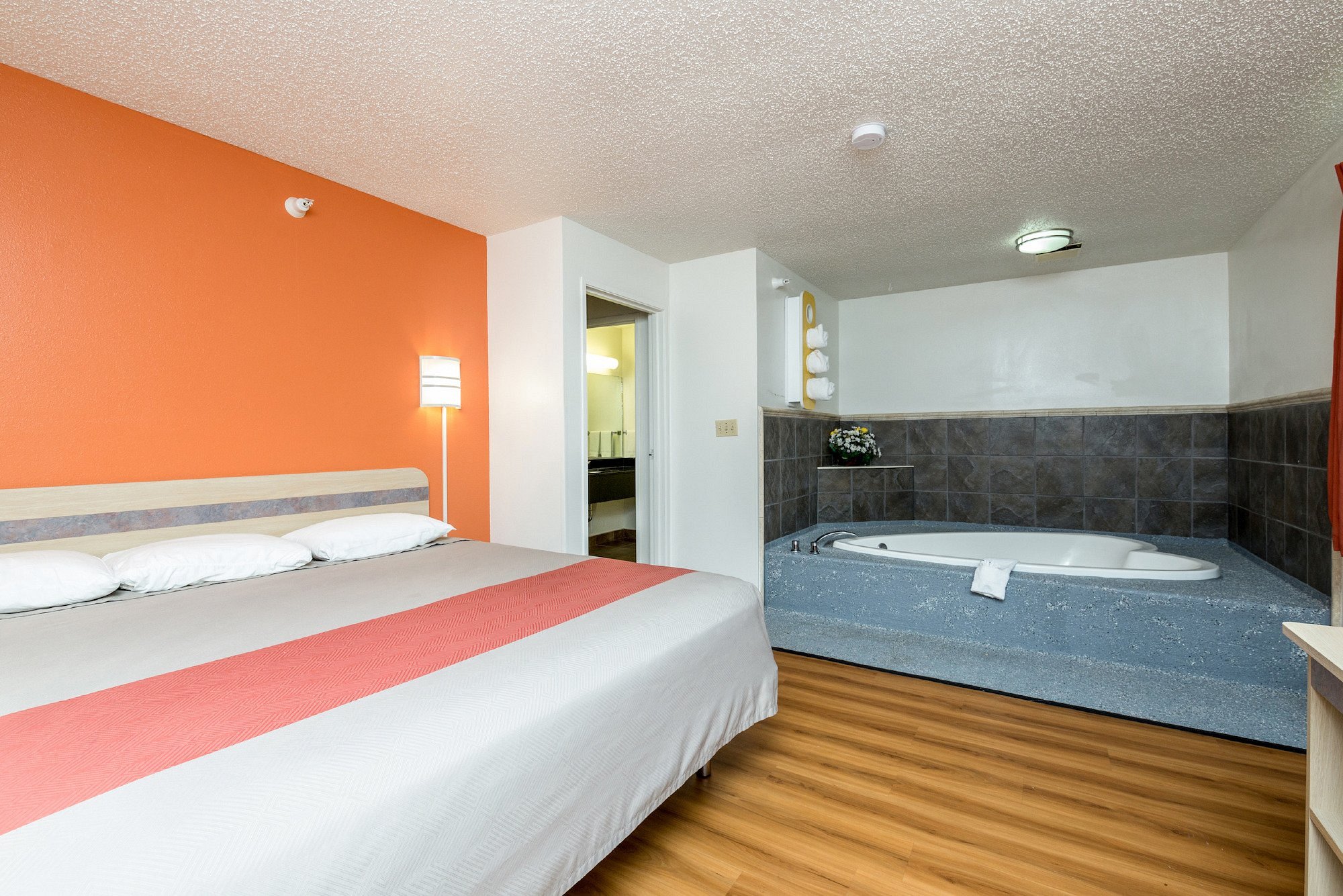 Motel 6 Waterloo has suites with heart-shaped Jacuzzi