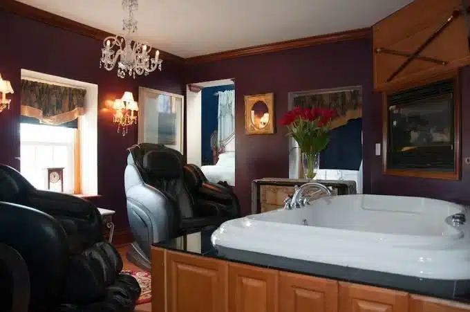 Ocean City Mansion has jacuzzi suites