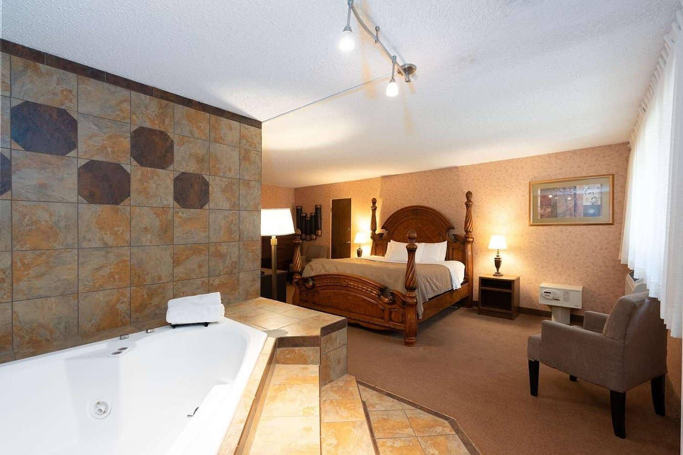 Quality Inn Havre has jacuzzi suites