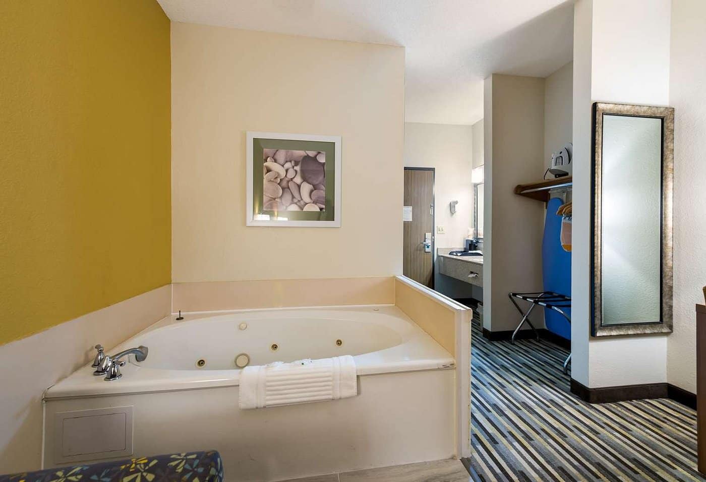 Quality Inn Michigan City has jacuzzi suites