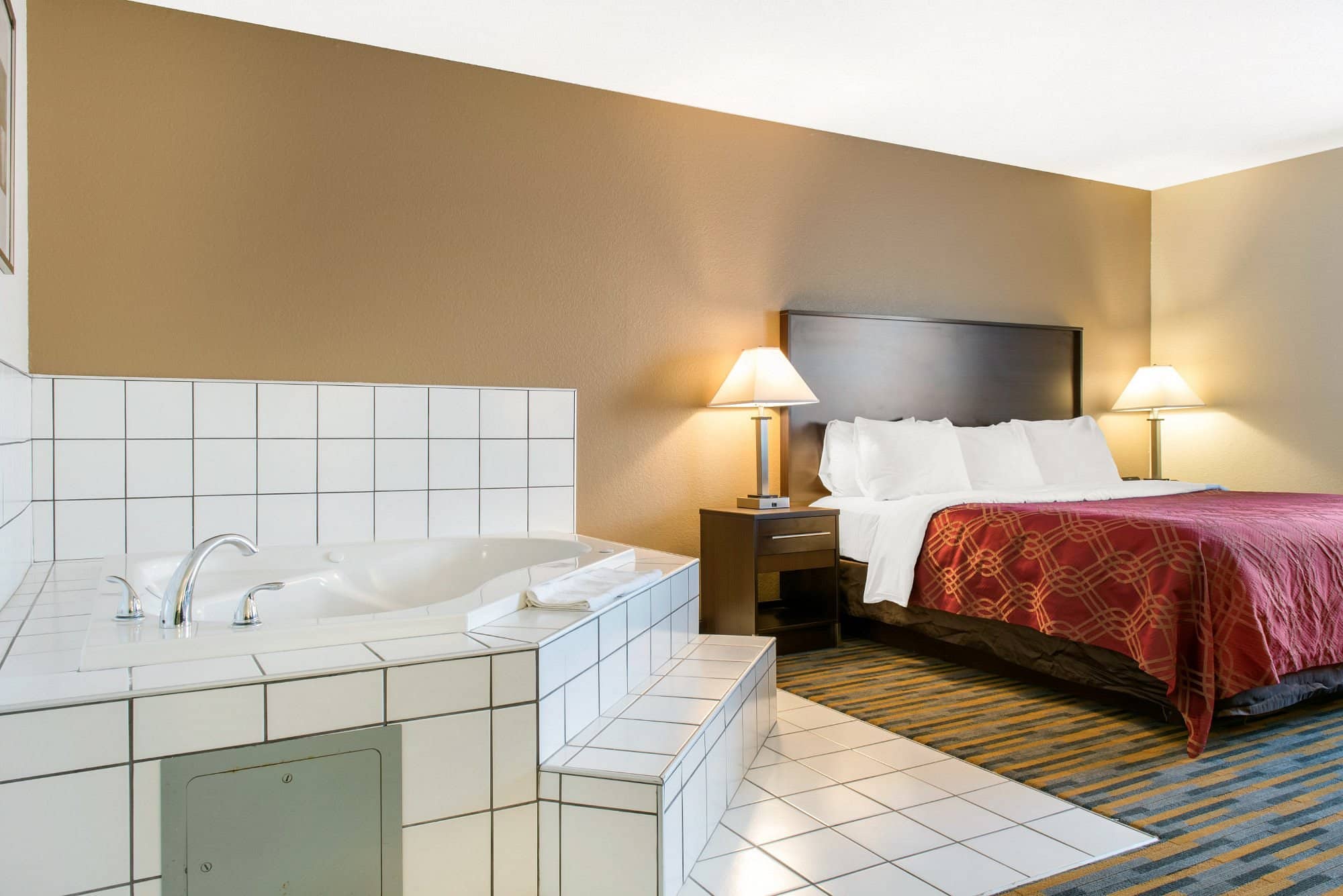 Quality Inn Noblesville has jacuzzi suites