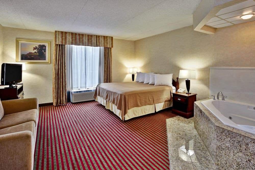 Quality Inn & Suites Somerset has jacuzzi suites