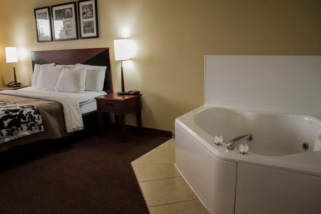 Quality Inn & Suites has jacuzzi suites