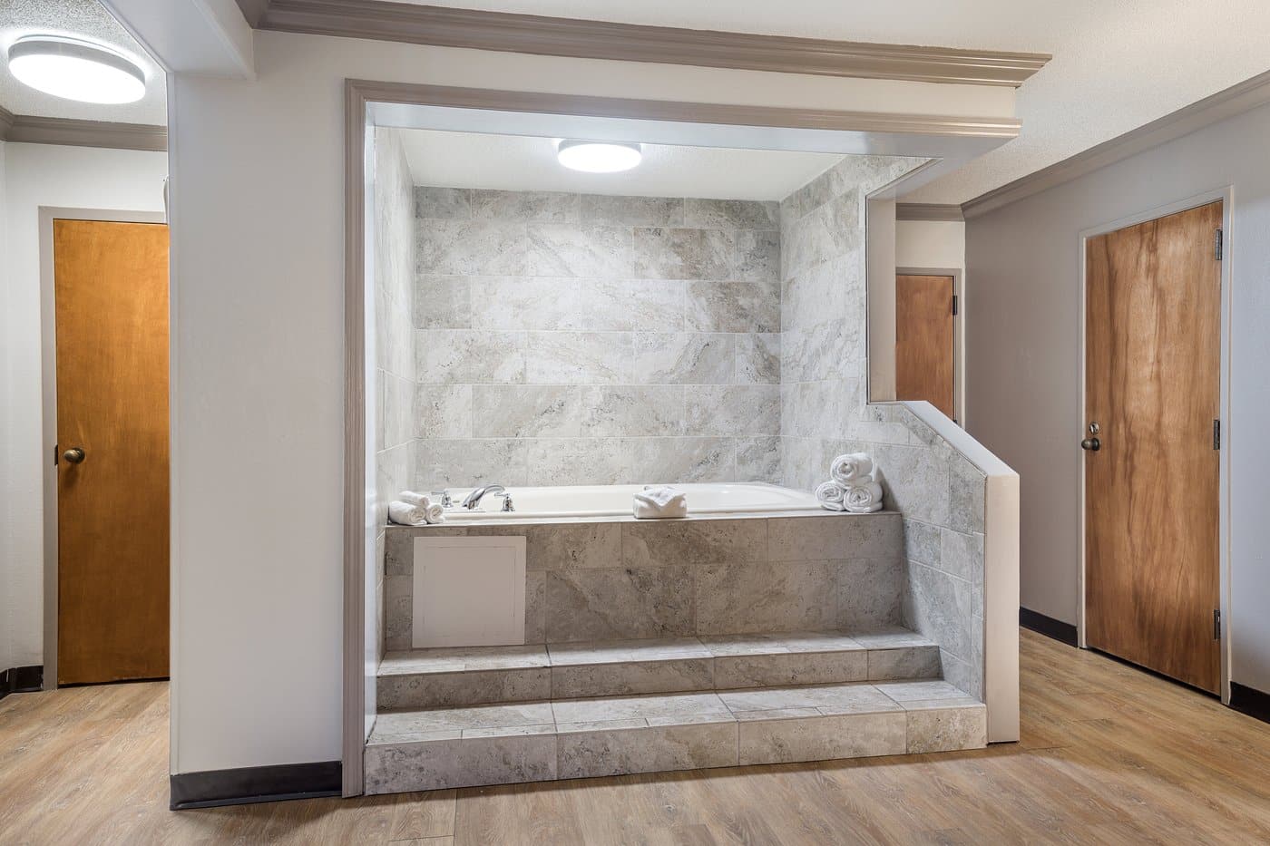 Red Roof Inn & Suites Jacksonville Nc has jacuzzi suites
