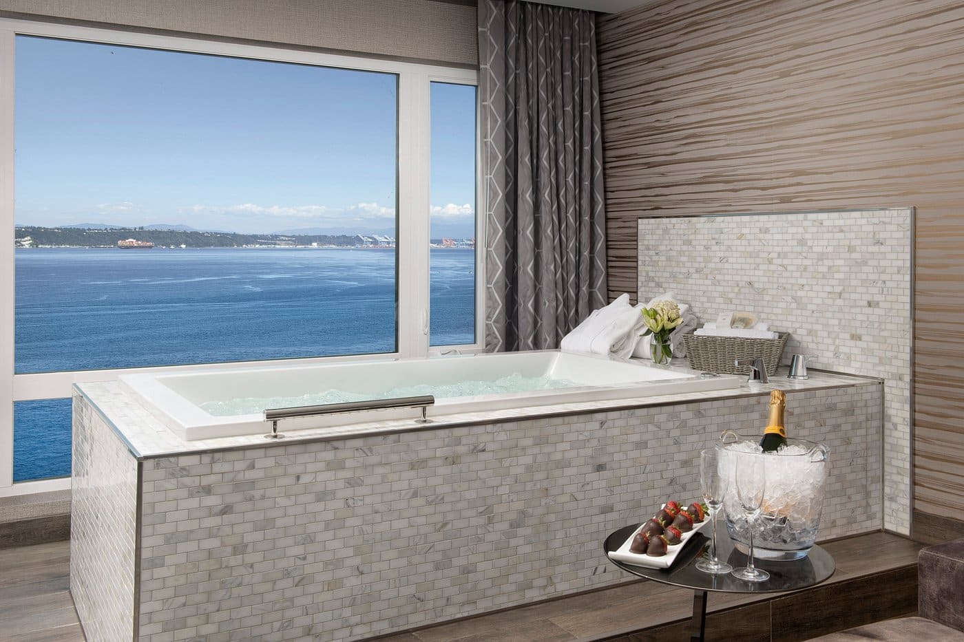 Silver Cloud Hotel Tacoma at Point Ruston Waterfront has suites with private spa tub