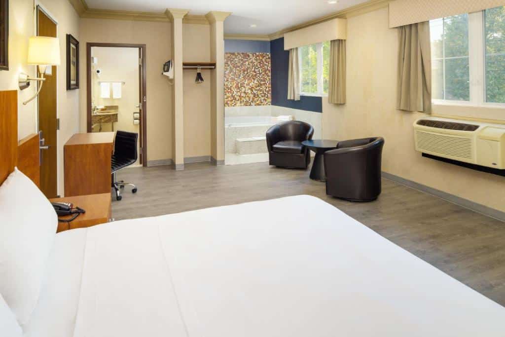 Skyview Motel Fort Lee has jacuzzi suites