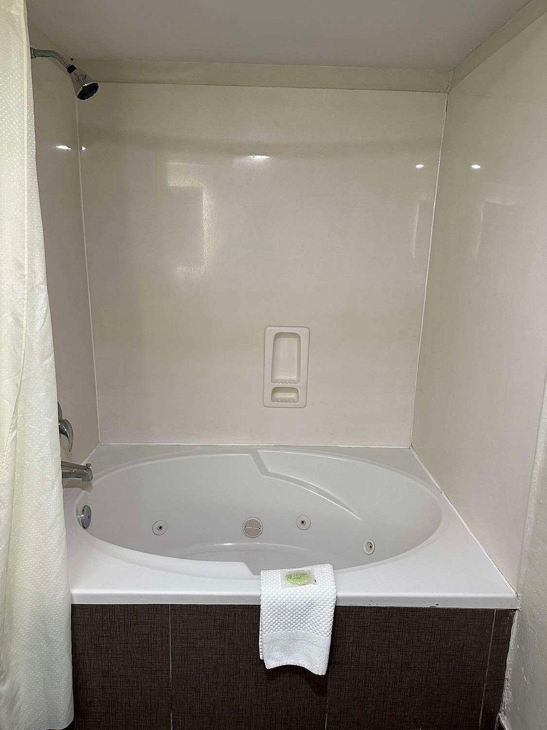 Sleep Inn & Suites Pineville has jacuzzi suites