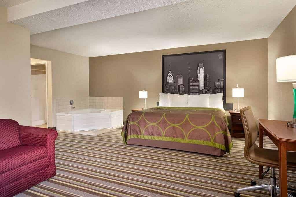 Super 8 by Wyndham Chambersburg I-81 has jacuzzi suites