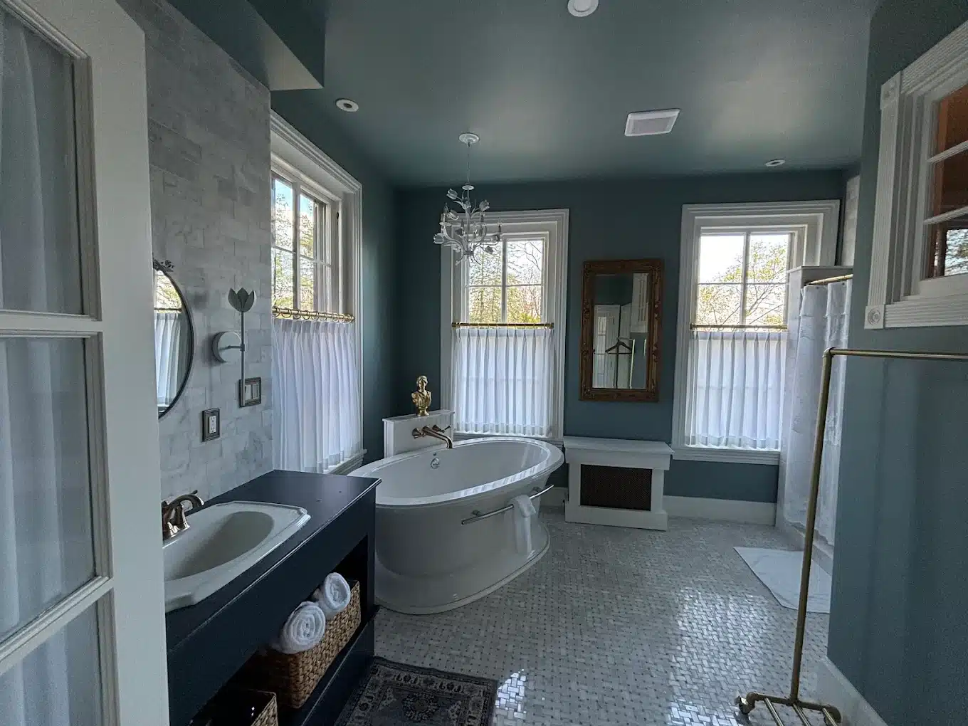 The Bookhouse at Faunbrook has jacuzzi suites