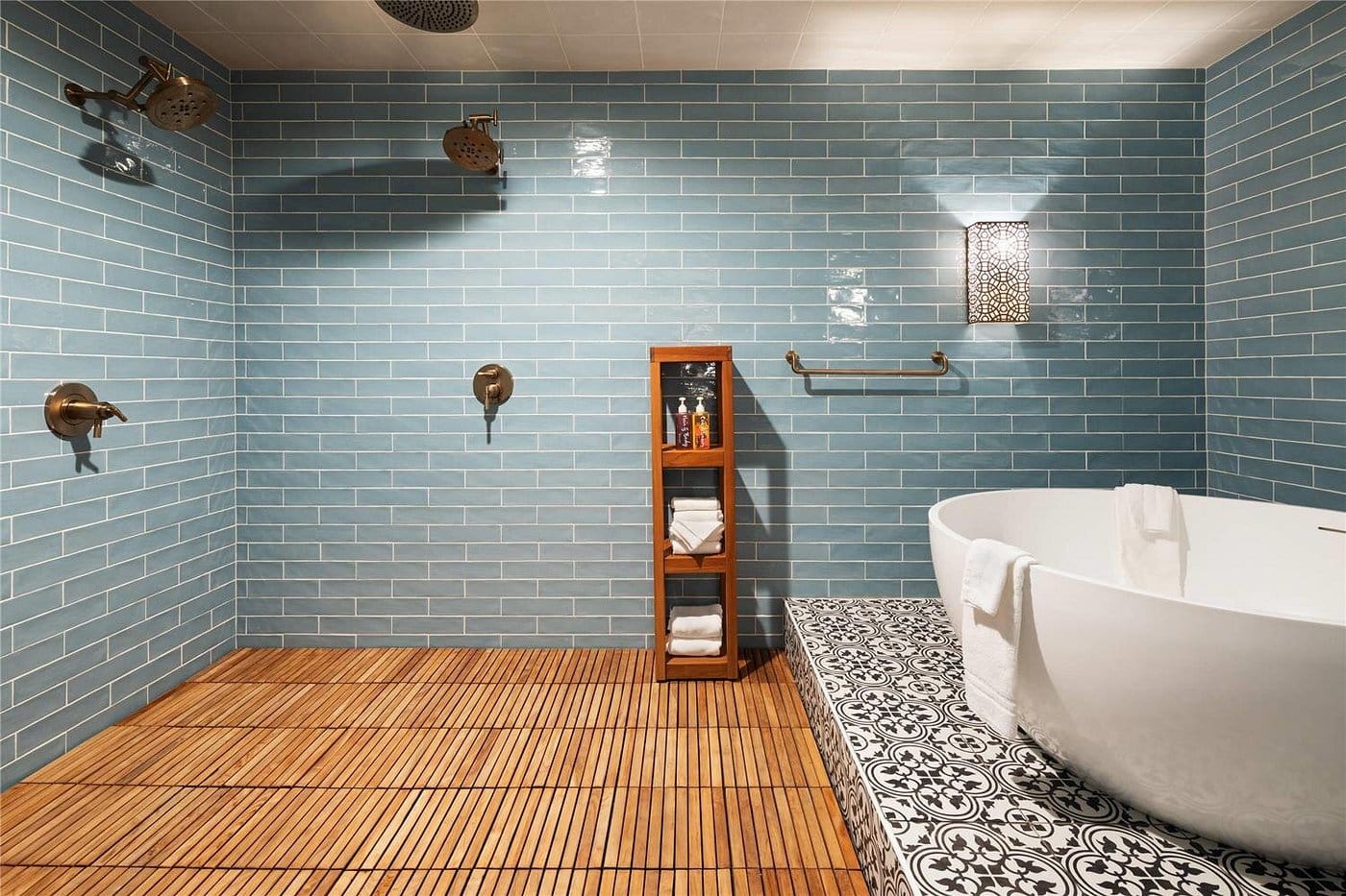 The Highlander Hotel has suites with private spa tub