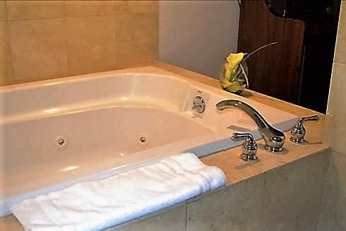 The Kensington Hotel has jacuzzi suites