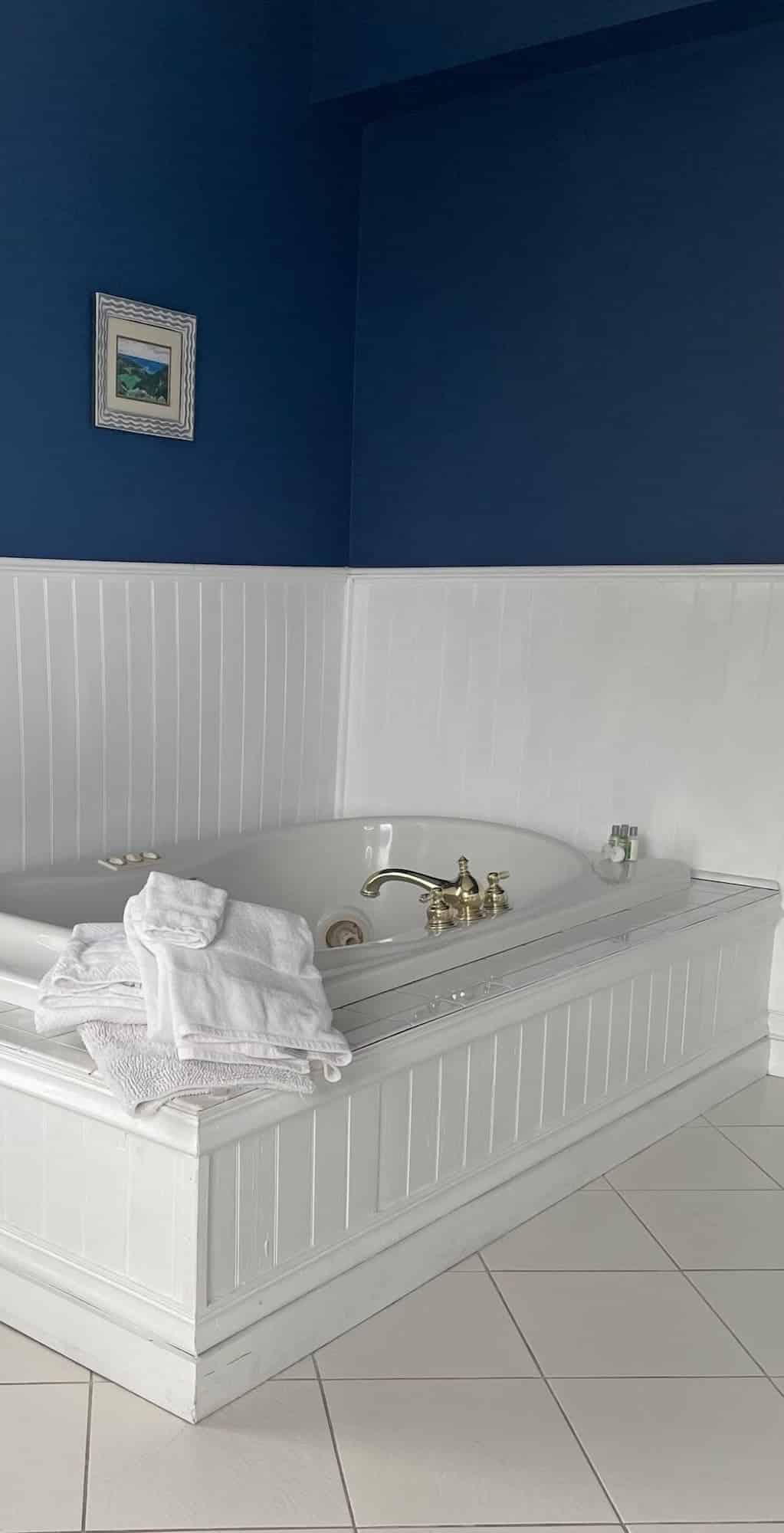 The Langworthy Inn & Winery has jacuzzi suites