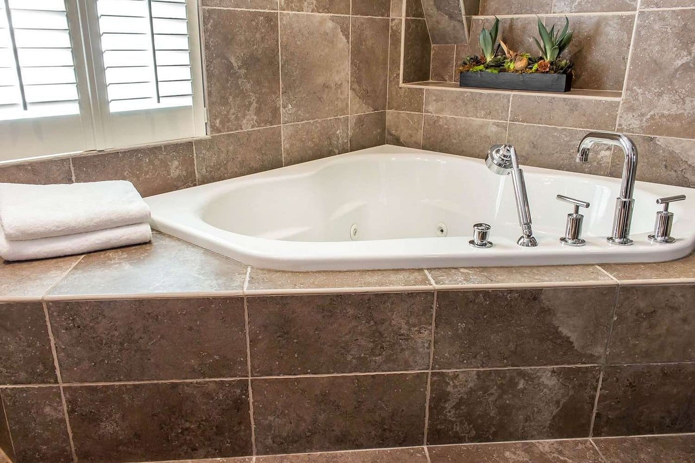 The Peacock Inn has jacuzzi suites