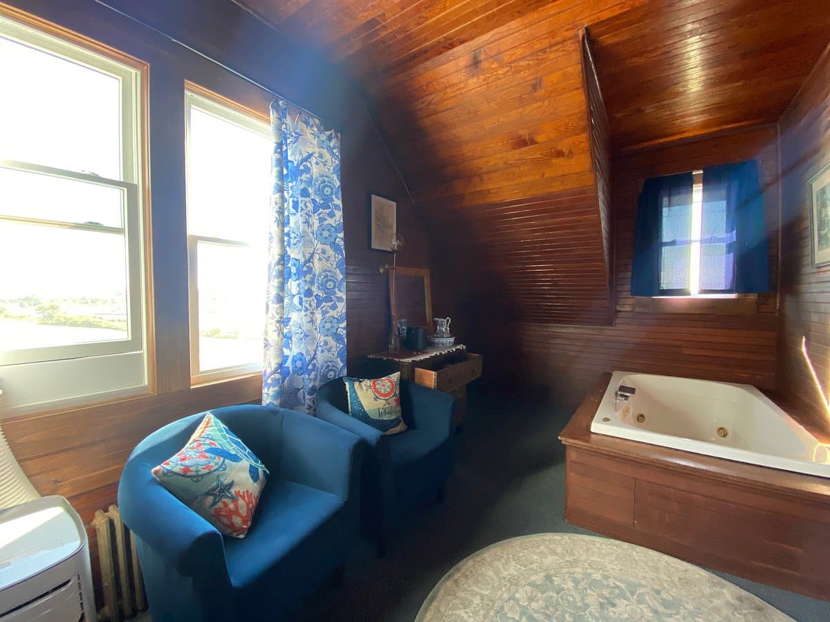 The Sullivan House has jacuzzi suites