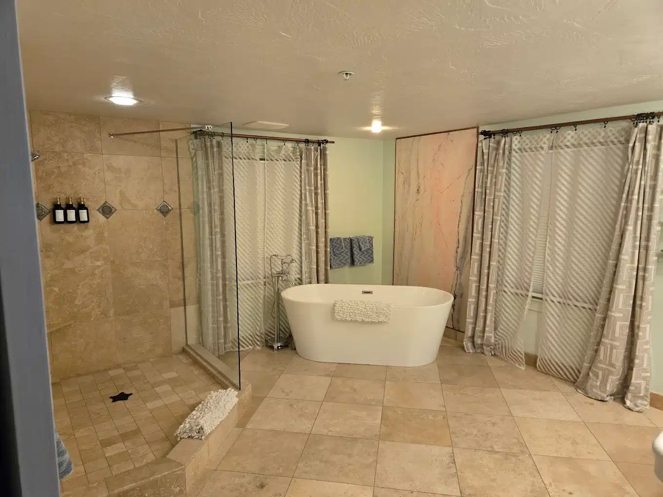 The Wesley Walla Walla has suites with private spa tub