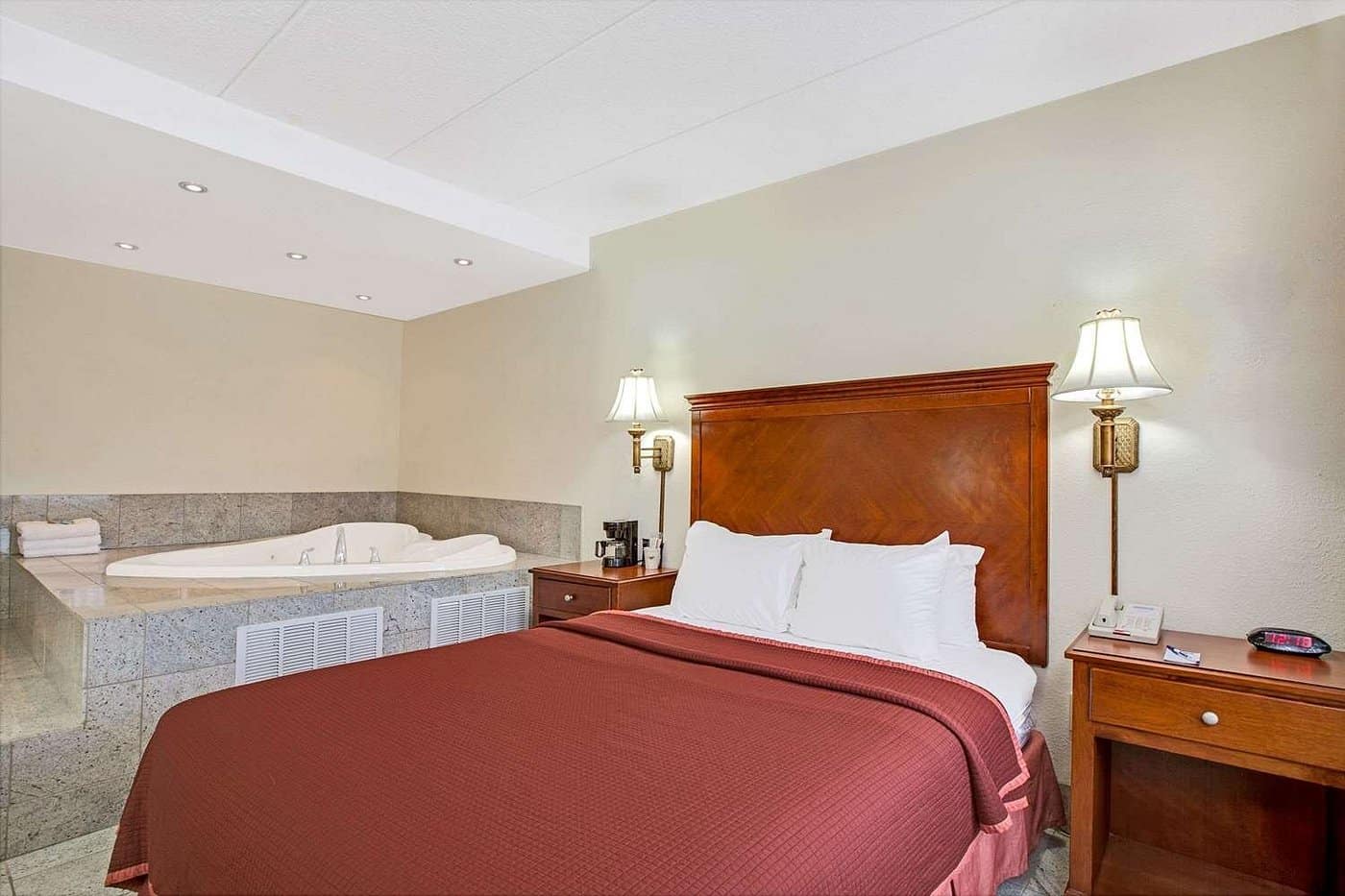 Travelodge by Wyndham Parsippany has suites with heart-shaped Jacuzzi