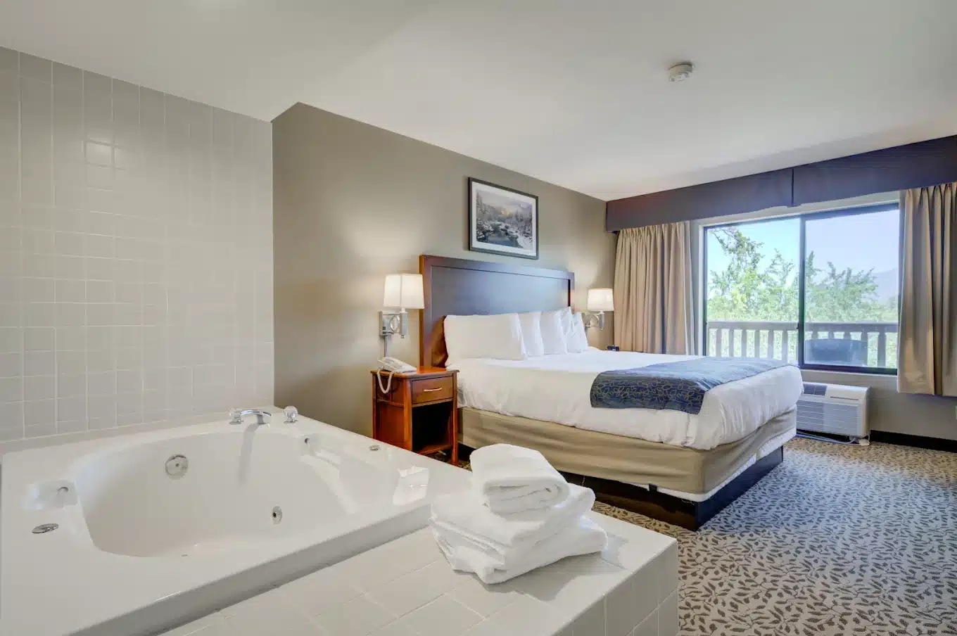 Whitefish Riverfront Hotel has jacuzzi suites