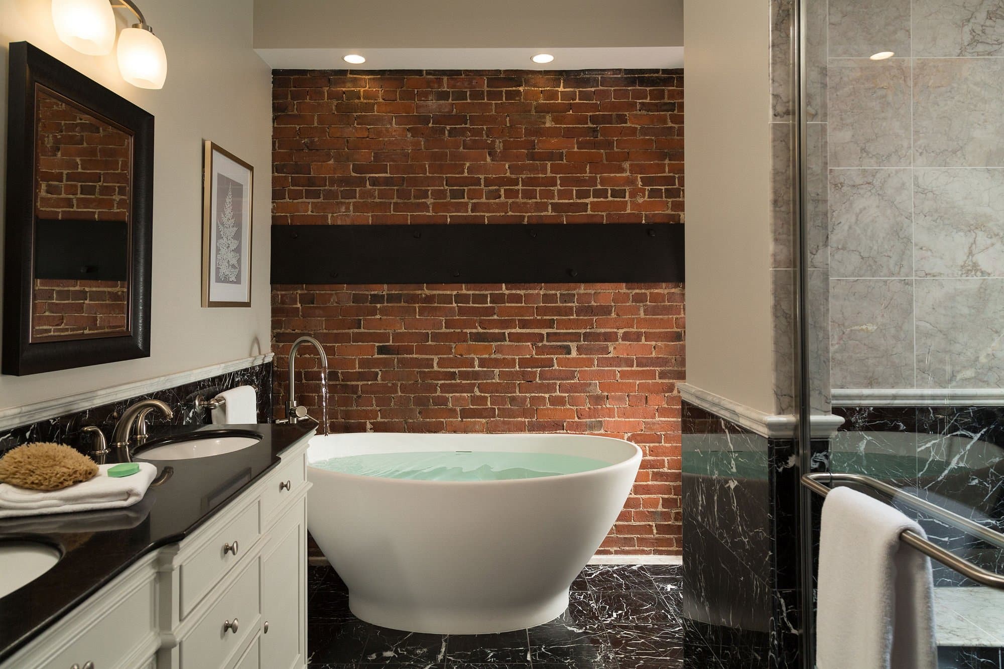 16 Bay View has suites with private spa tub