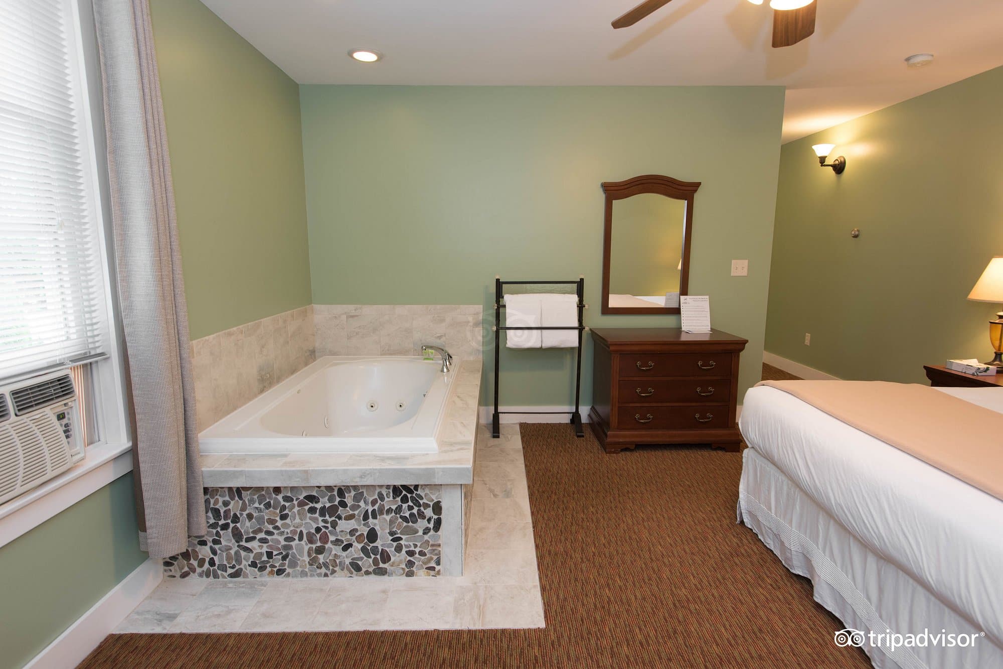 Admiral’s Inn Resort